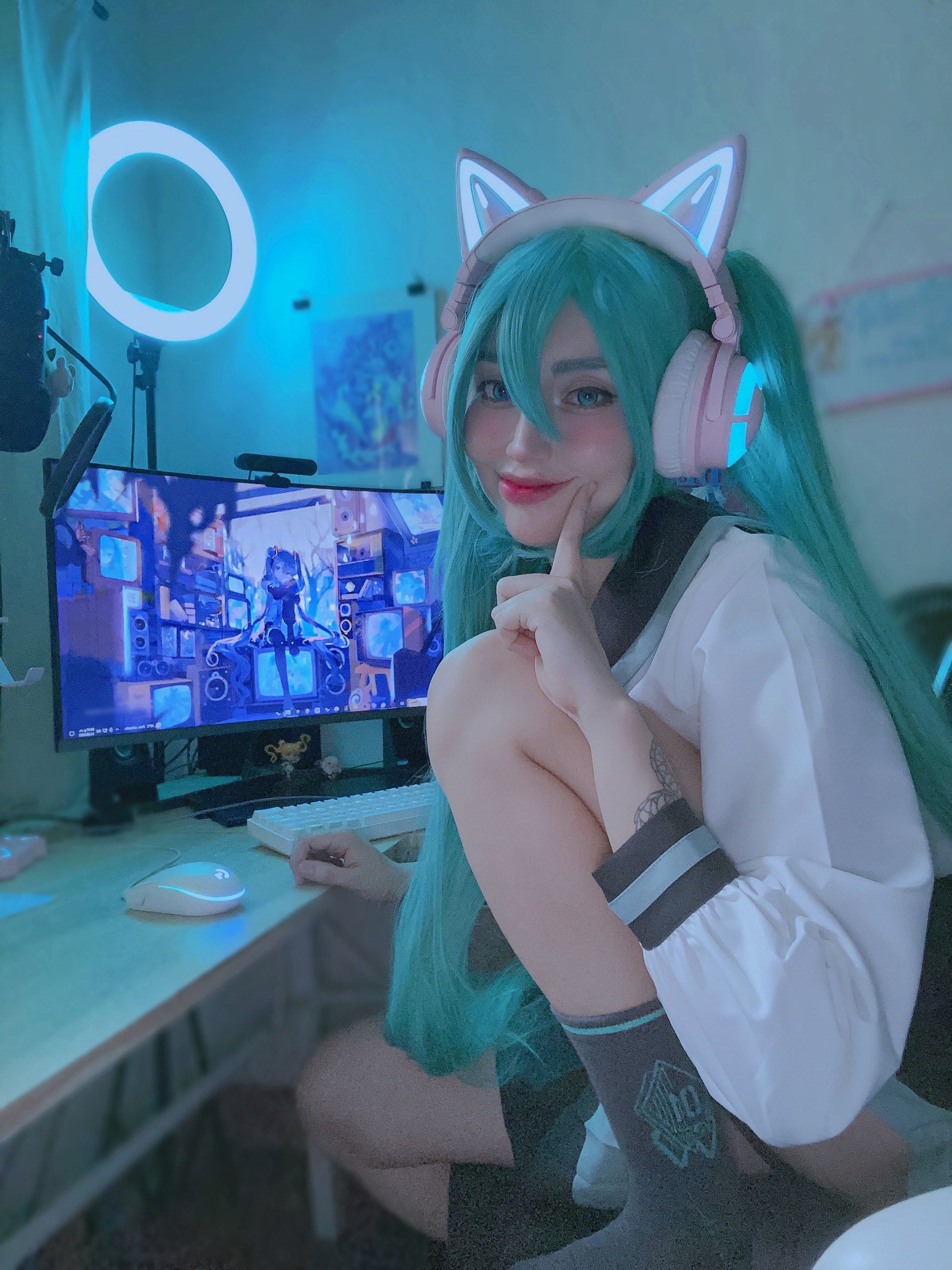 Data, Community, Quotes: Dreamofdanae'S Telegram Powerhouse - 6zwera6