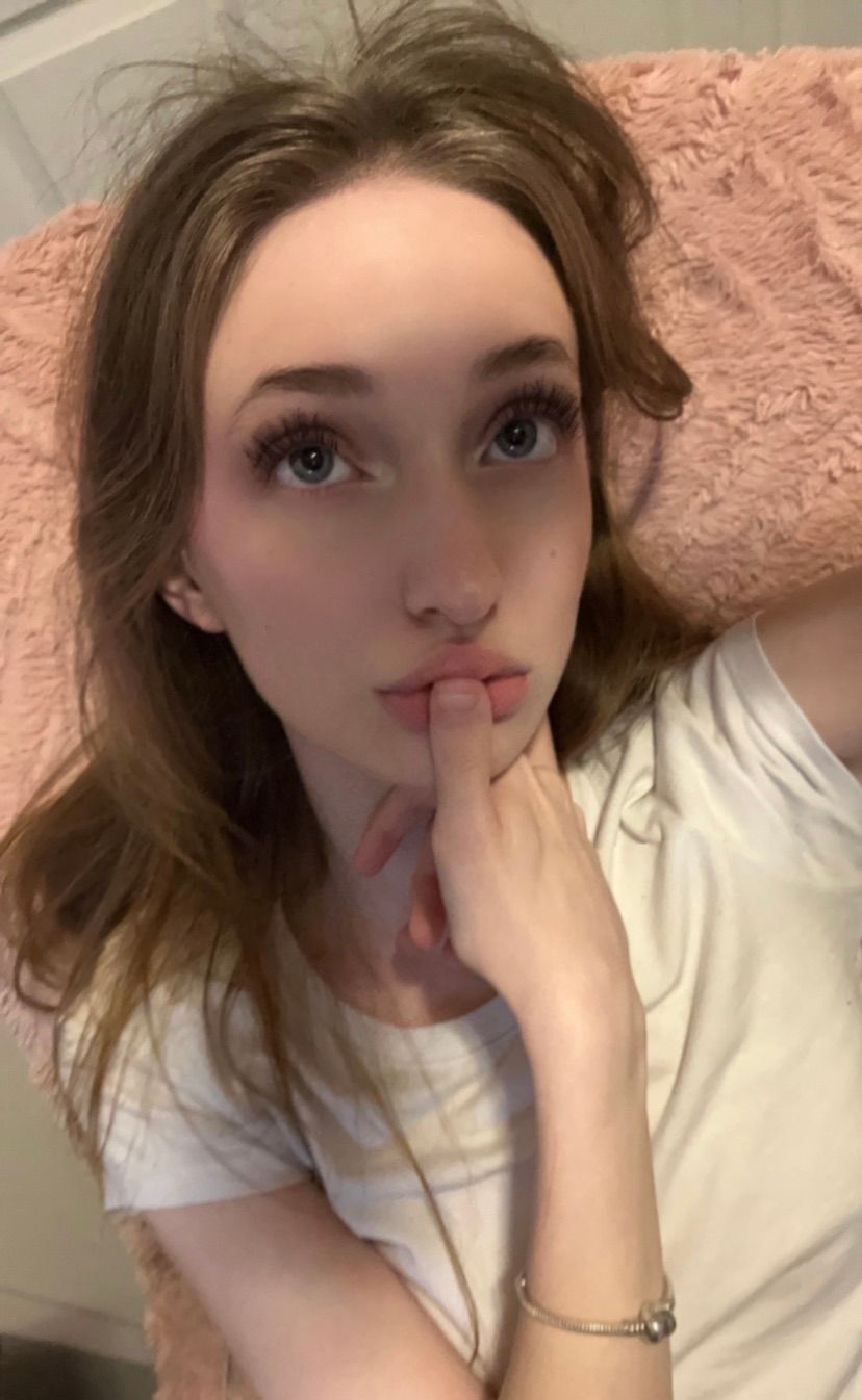 hey guys >_< come hangout with me (>^ω^<)