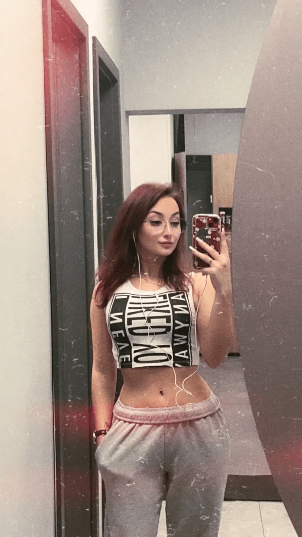 Available for pics vids and chat <3