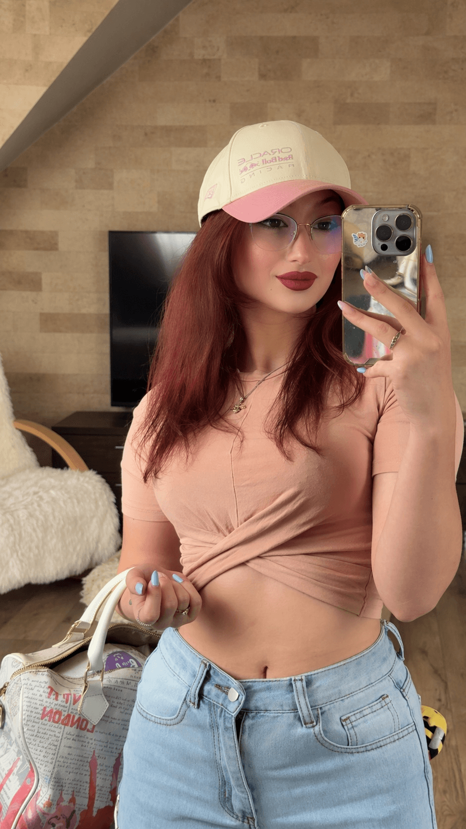 Alone and bored, lets chat