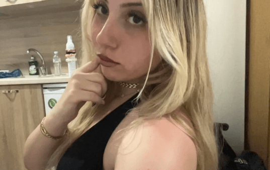 available league/valo/selfies 💋