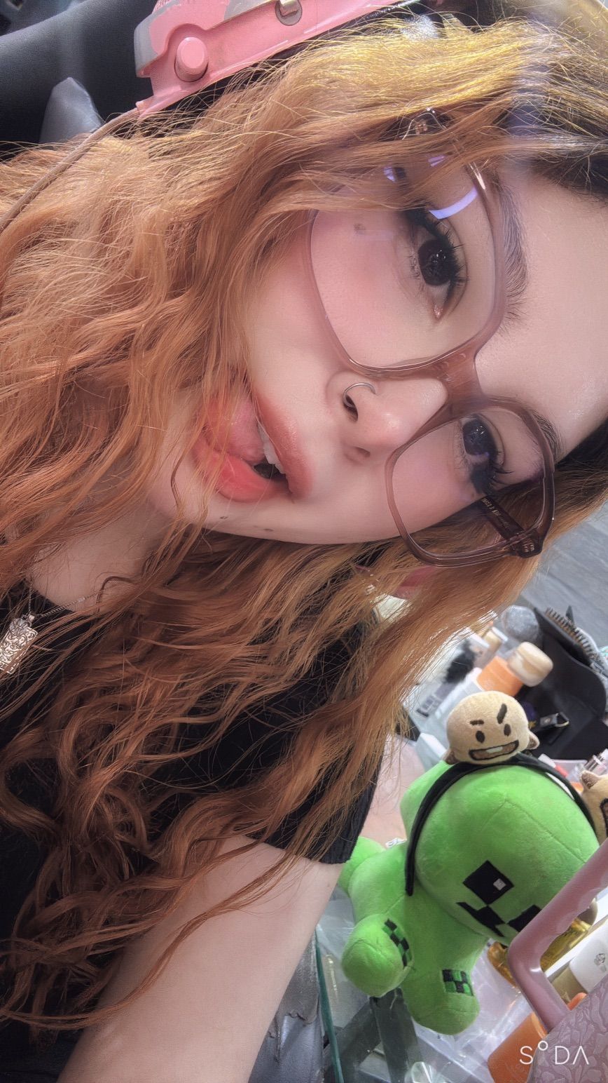 hewo, selfies up:)