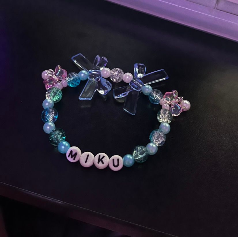 i made a miku kandi bracelet