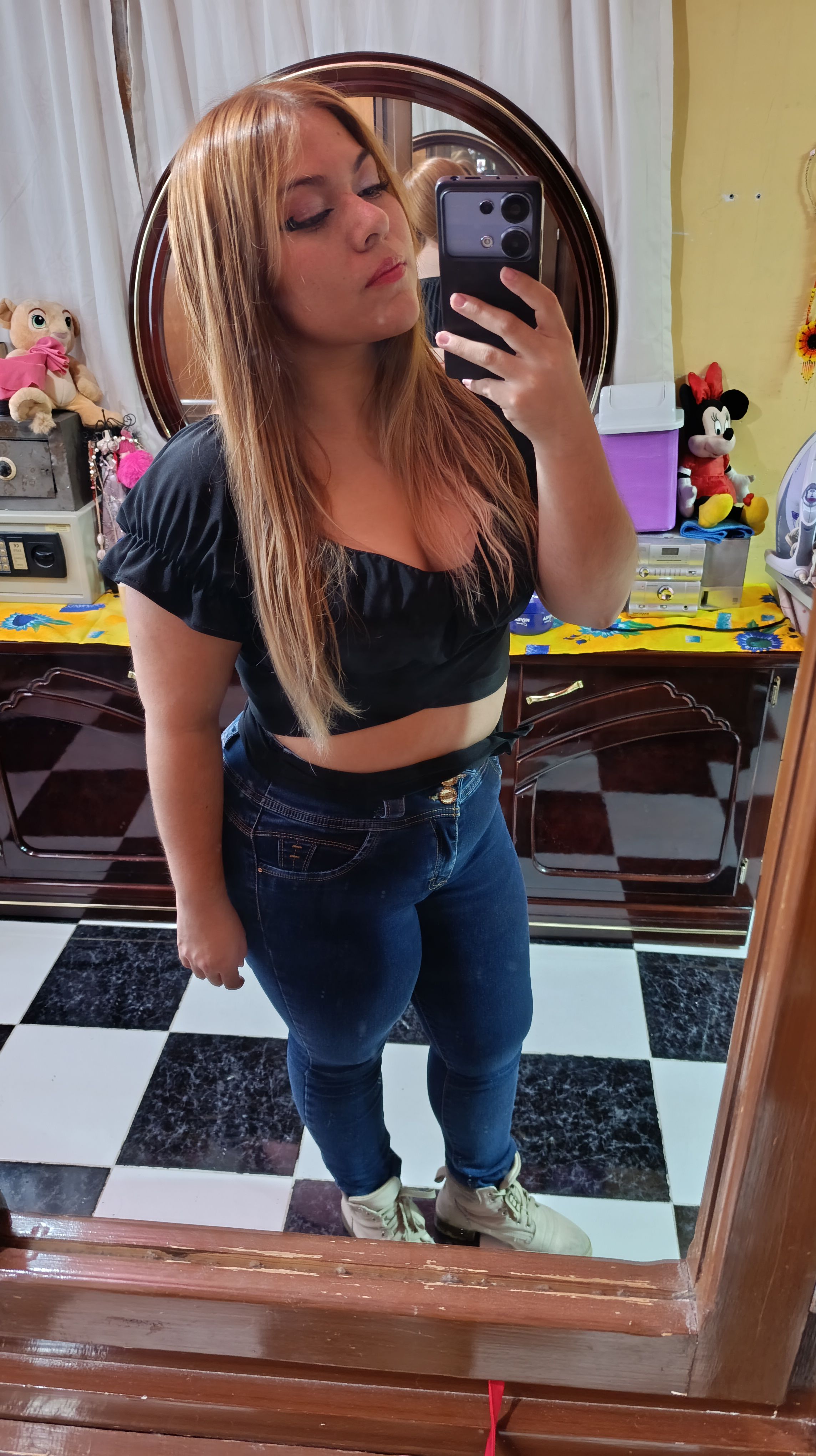 HELLOOO