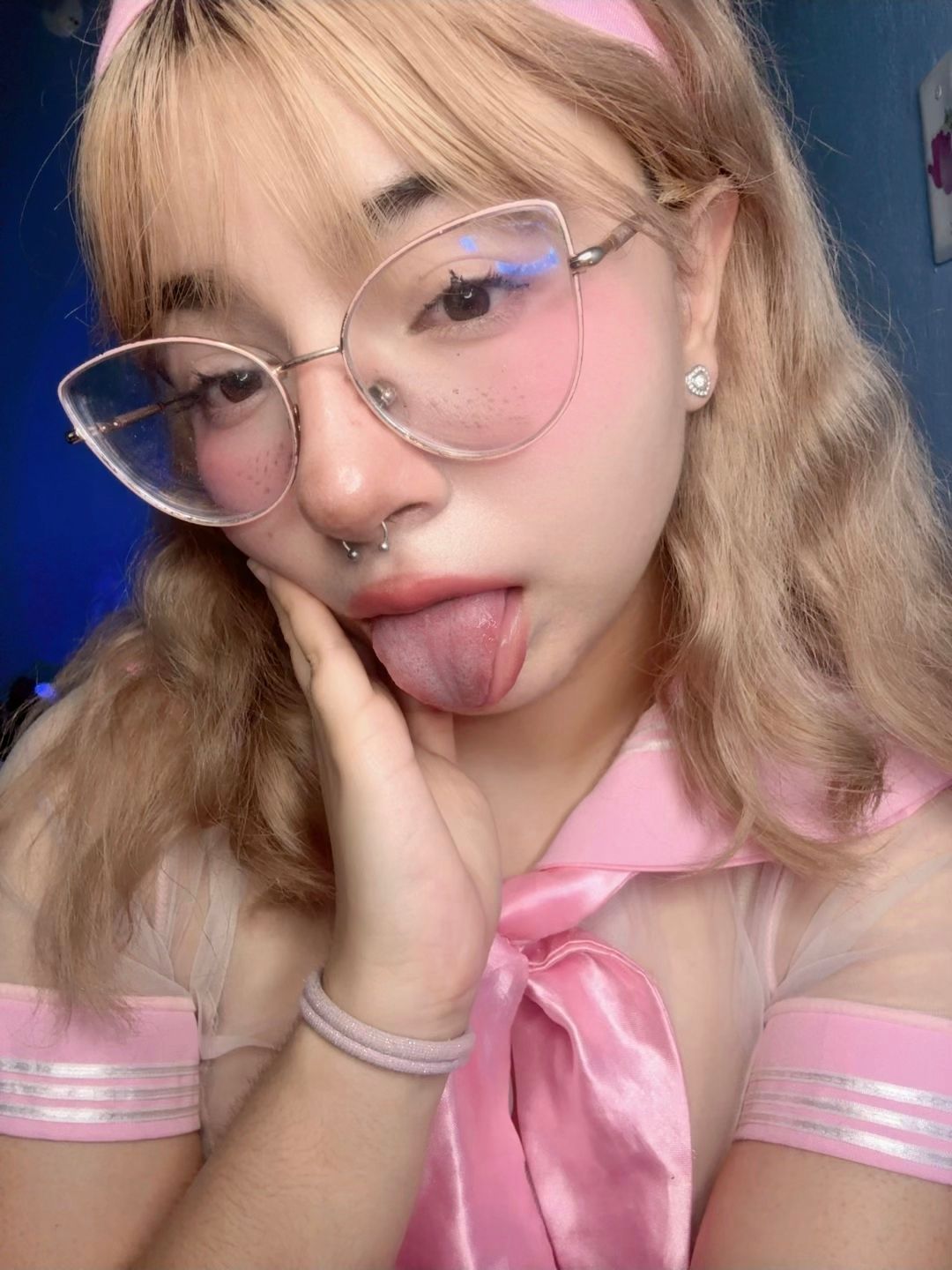 Hii, want some selfies or vids?🩷