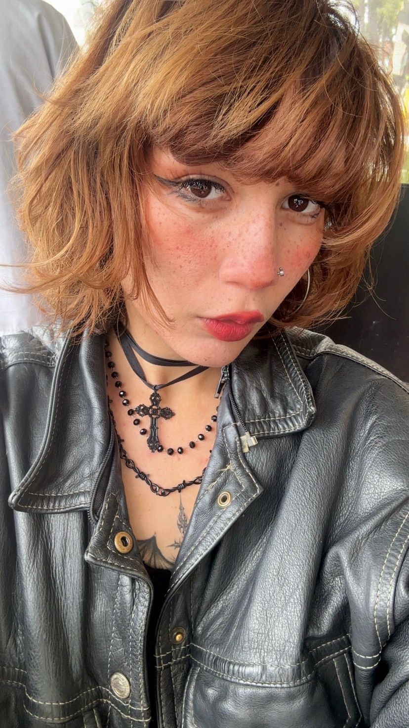 goth girl available to talk and play🖤