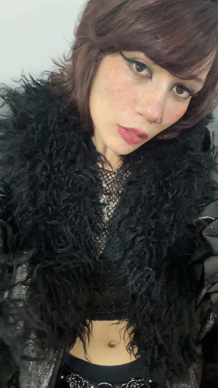lonely? 🖤🦇