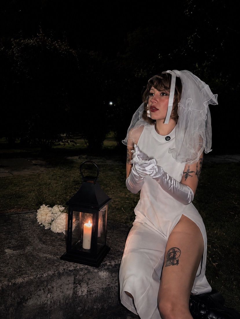 in a photo session 🖤🤍🕯️