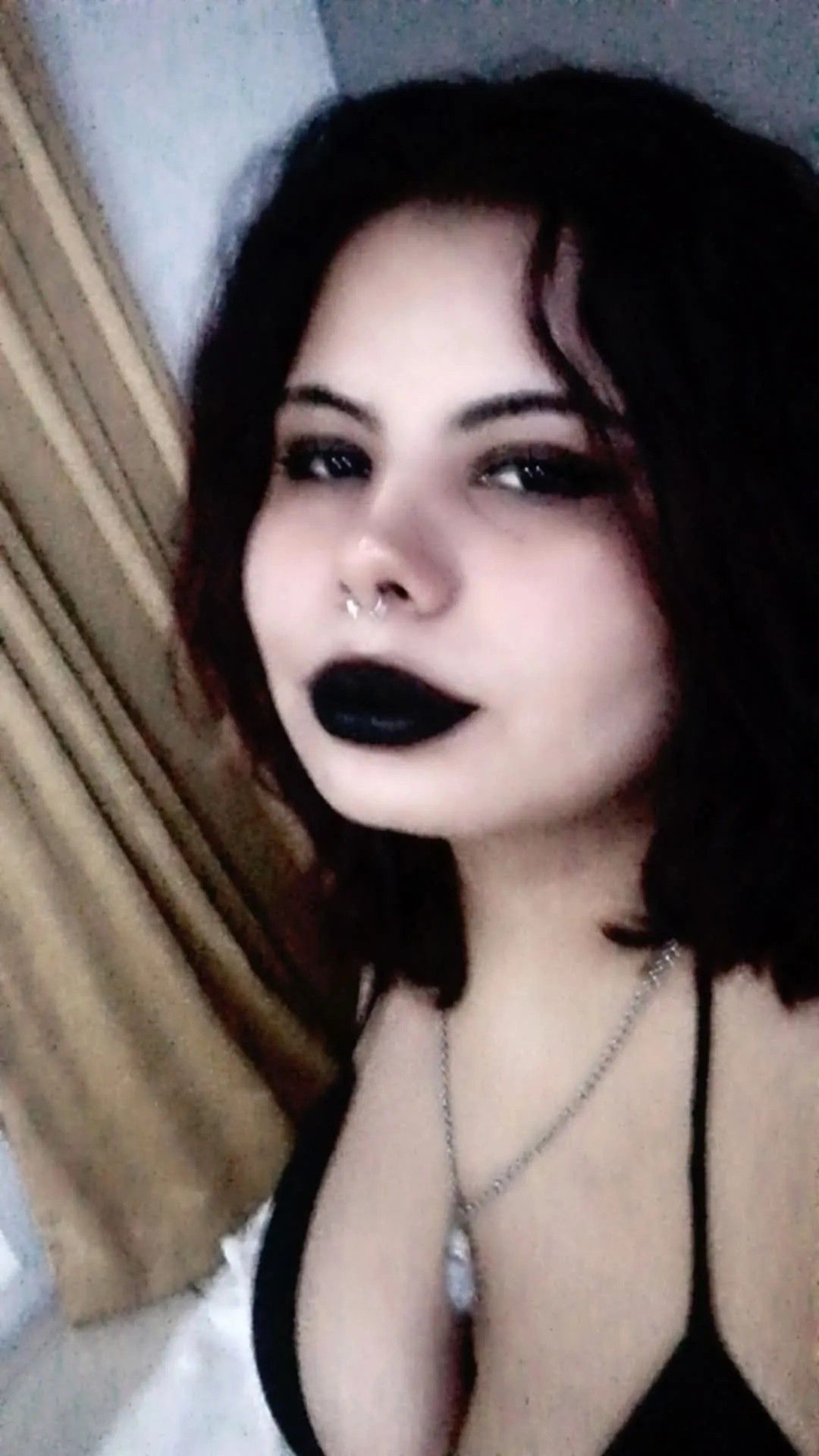 I'm available for e-chat/games/selfies , msg me ♡
