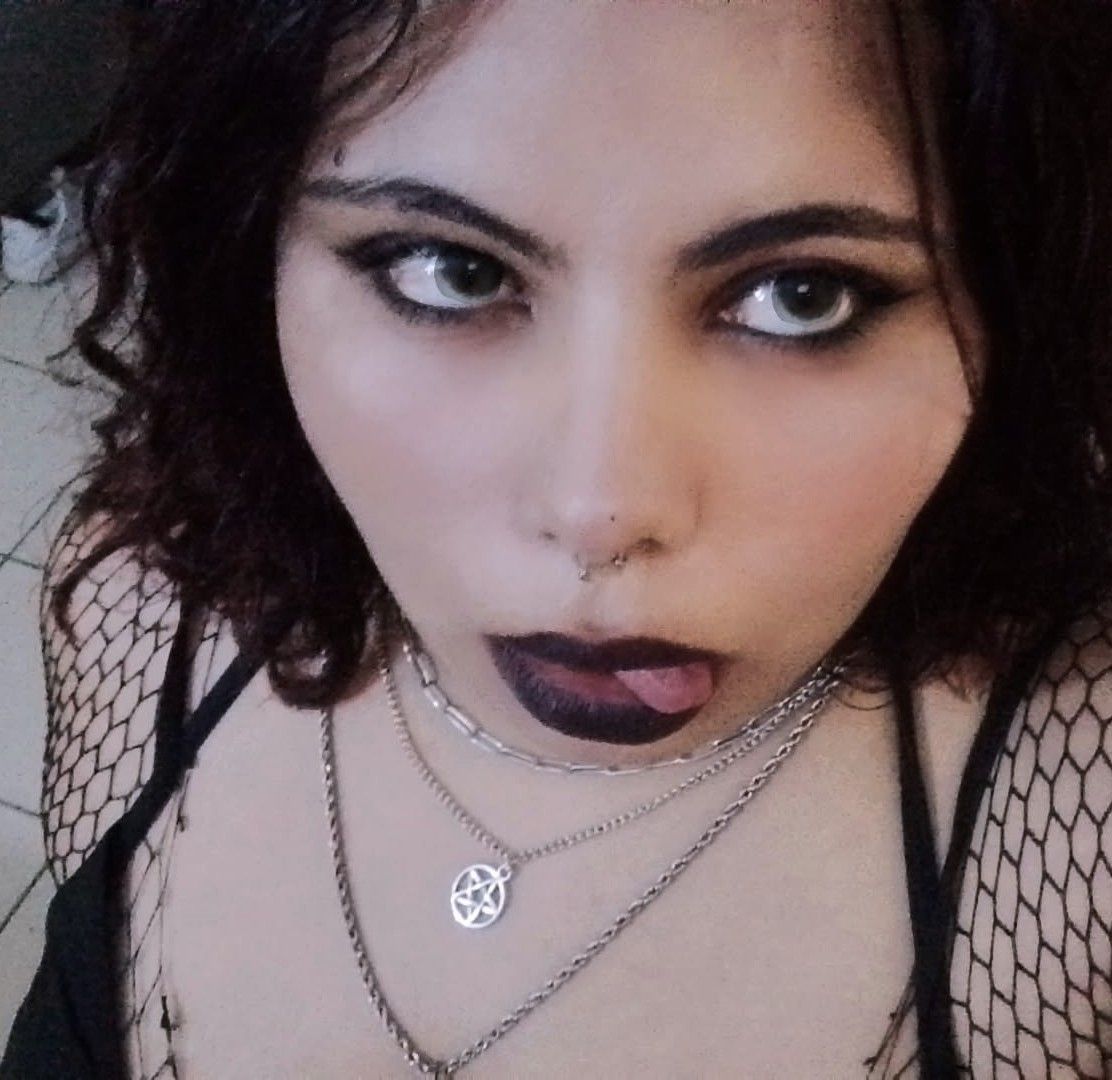 come steal some of my free time ❤︎