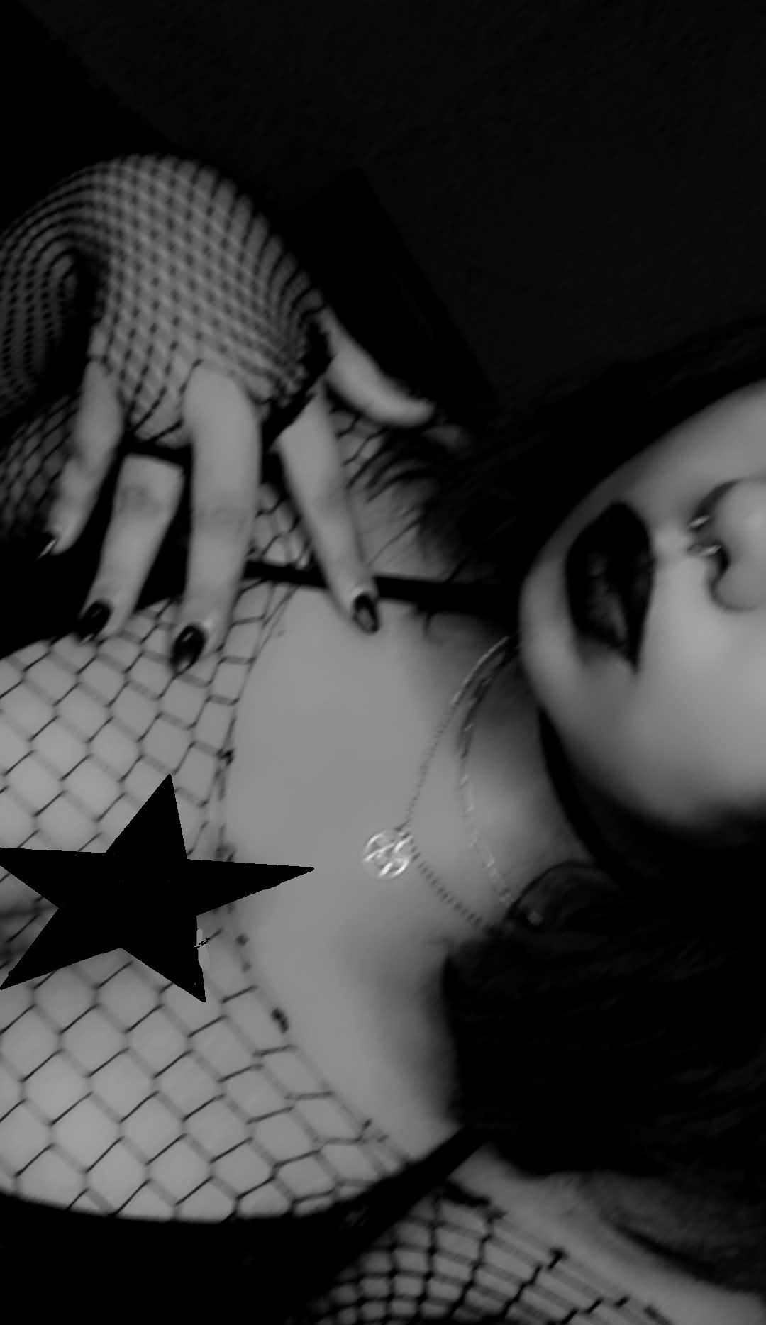 online & available for all my services ❤︎