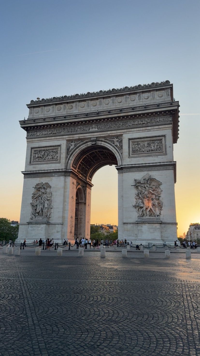 veyzh… BUT IN PARIS⁉️⁉️