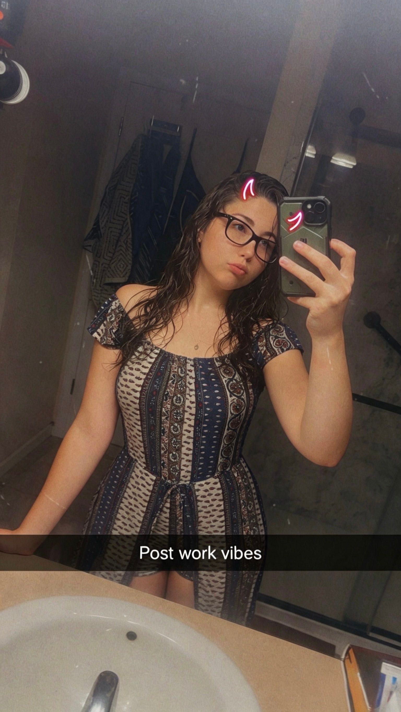 Hihi Custom pics videos :3