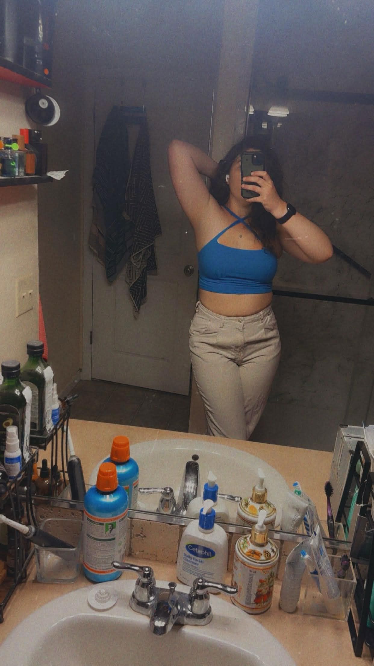 Hihi custom pics and videos Snapchatting