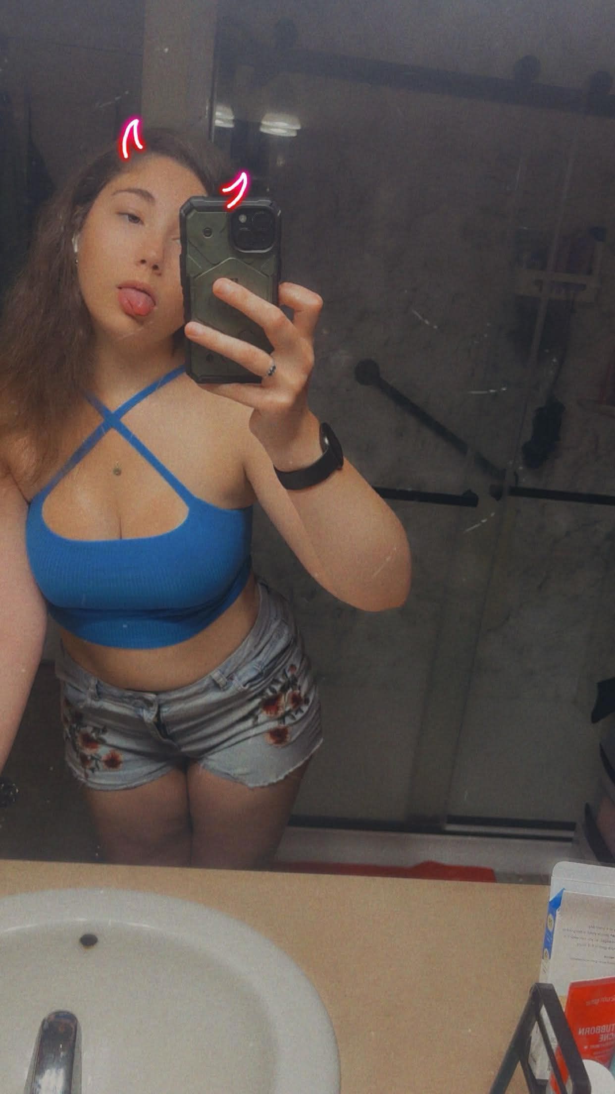 Available for pics Videos and league