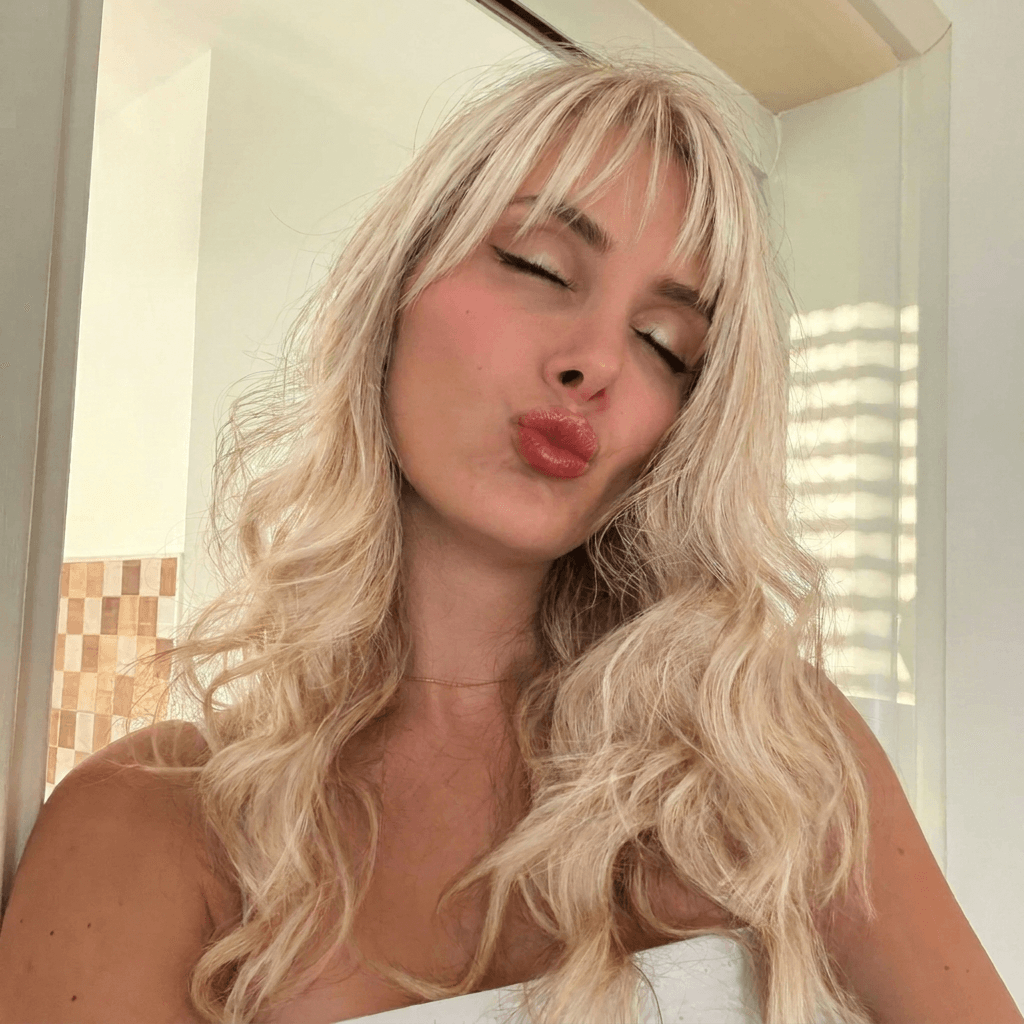 Feeling cute in this look.Wispy bangs,sunny days ✨