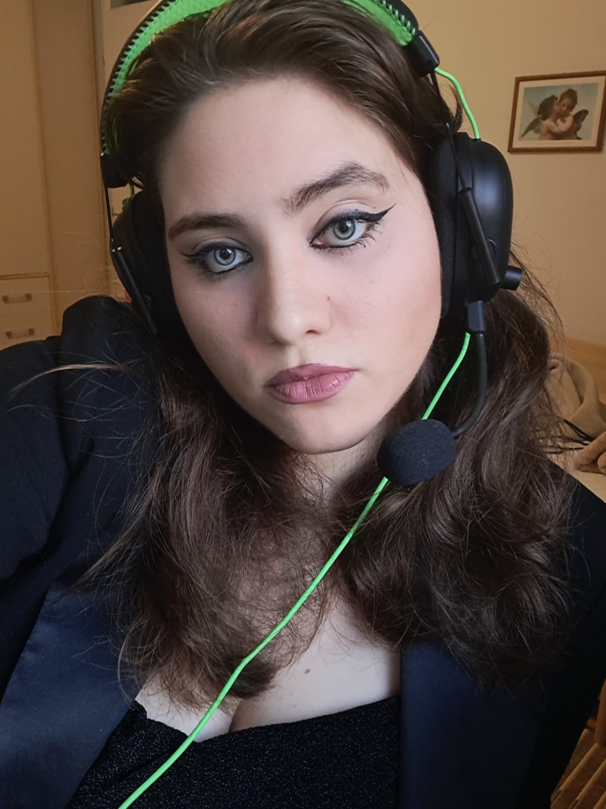 Haii whos up for some val games :3