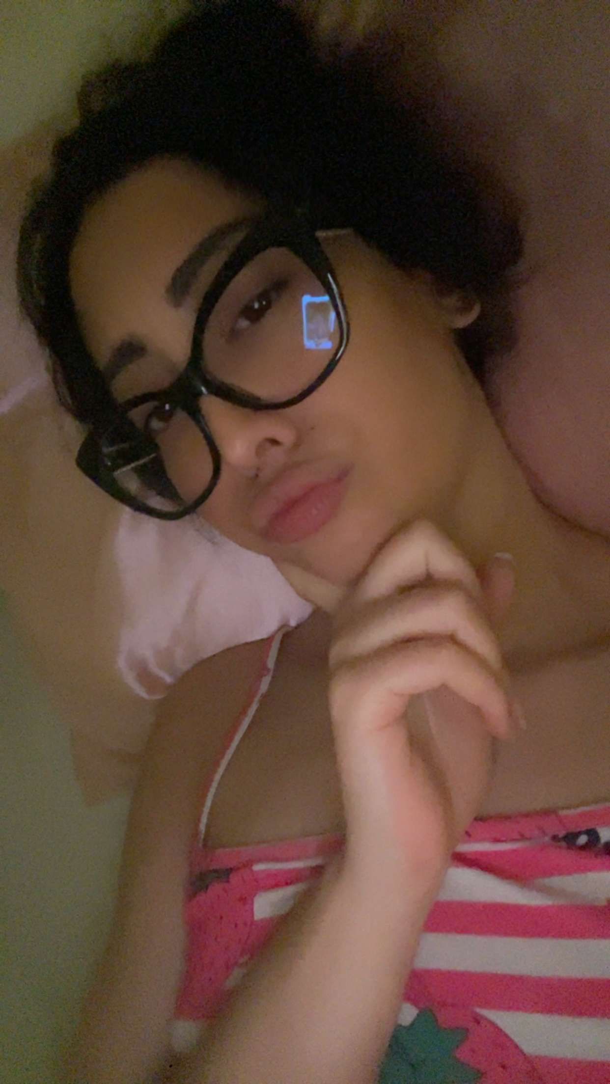 hii text me ;3