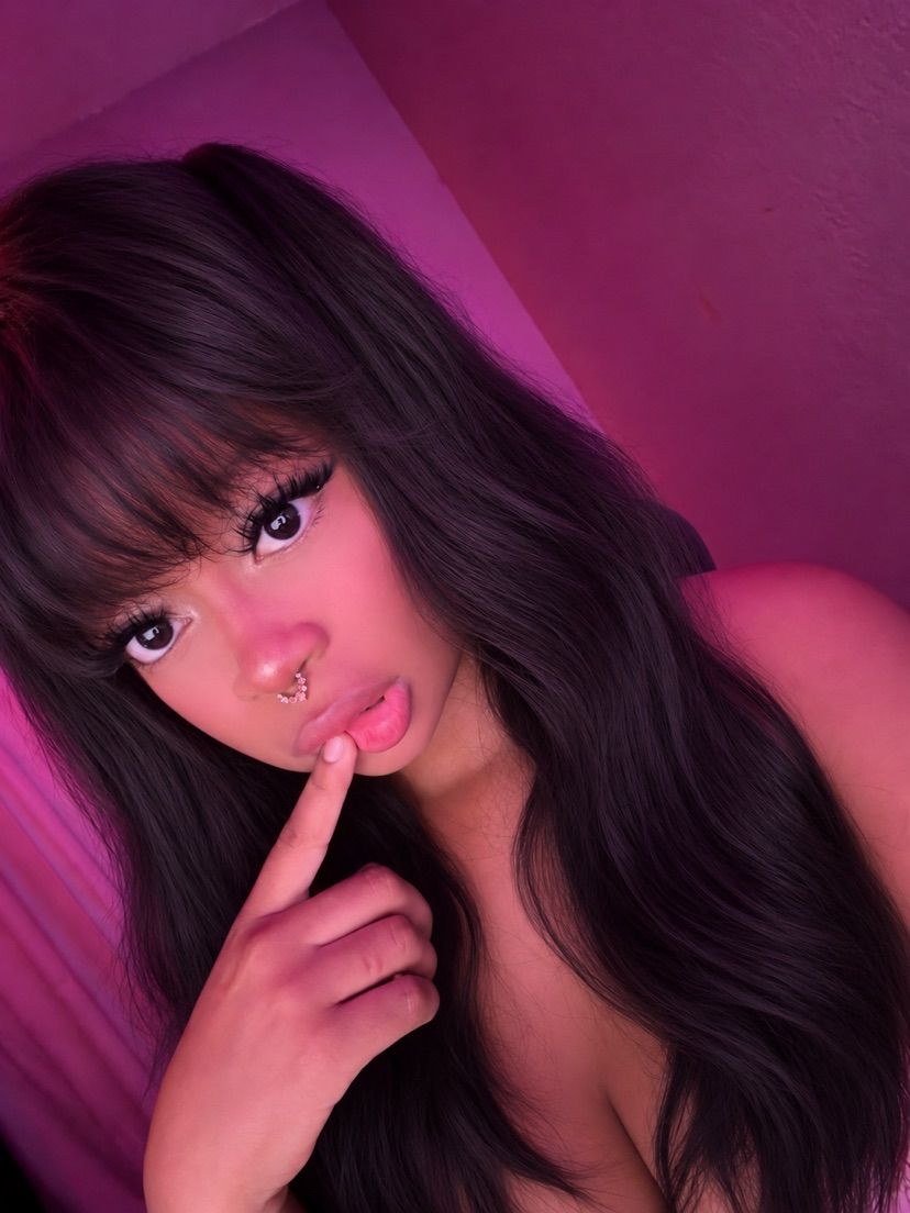 a lil hello from ur favorite girl :3 ♡