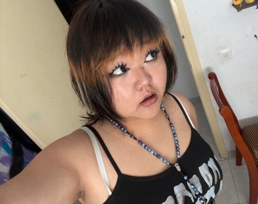 heyy someone online?