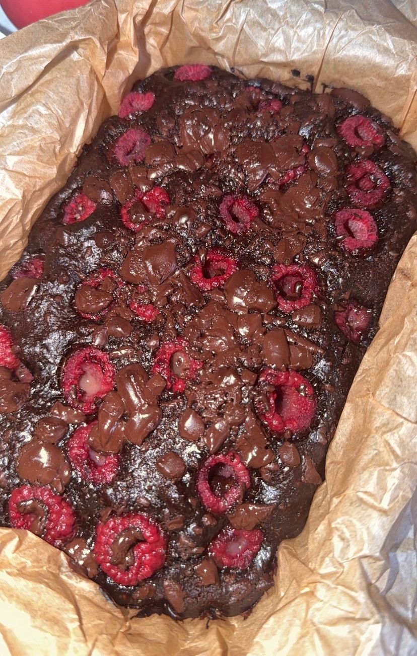soft brownie with raspberries🥰