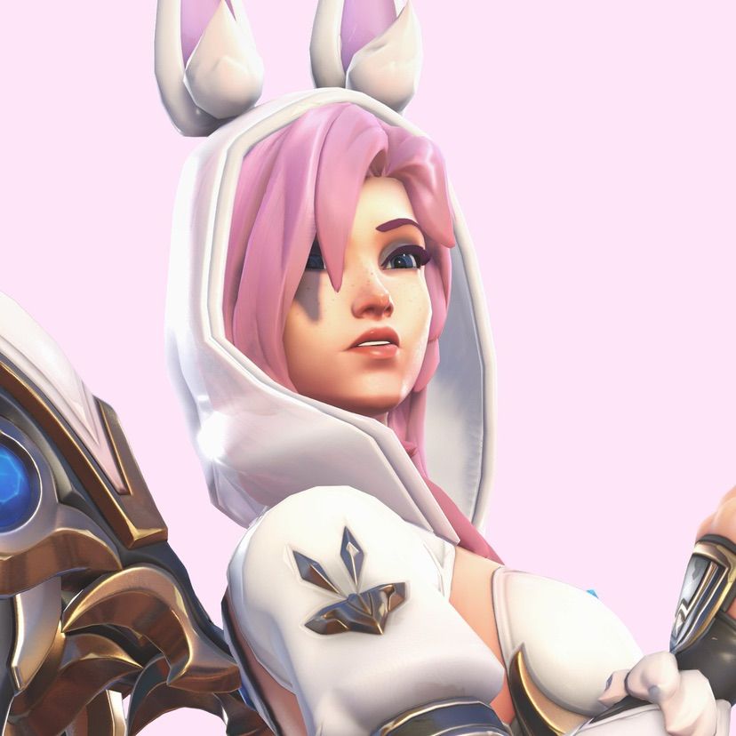 Who’s looking for a pocket Mercy~? 😘