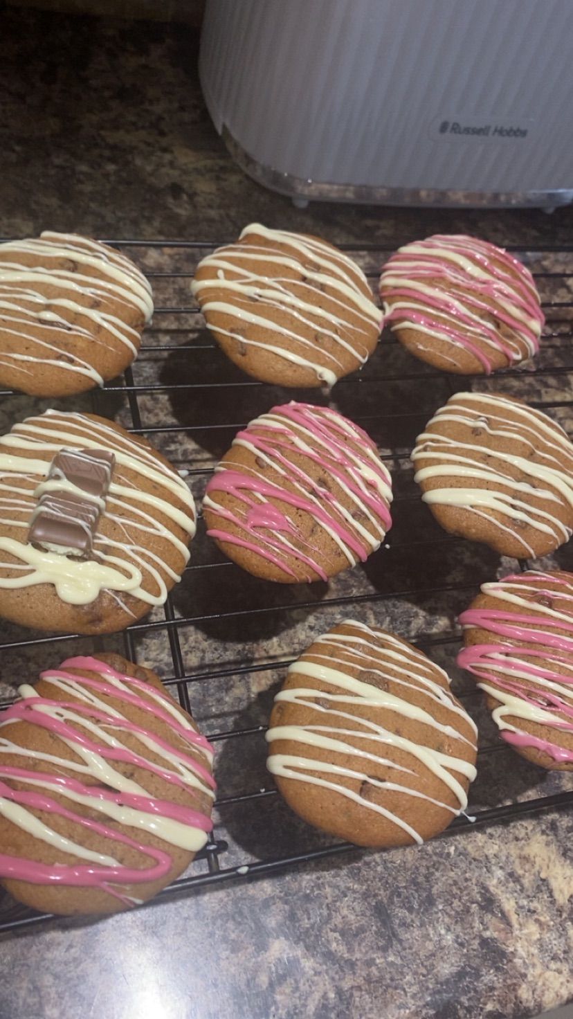 made some cookkiessssss >.<