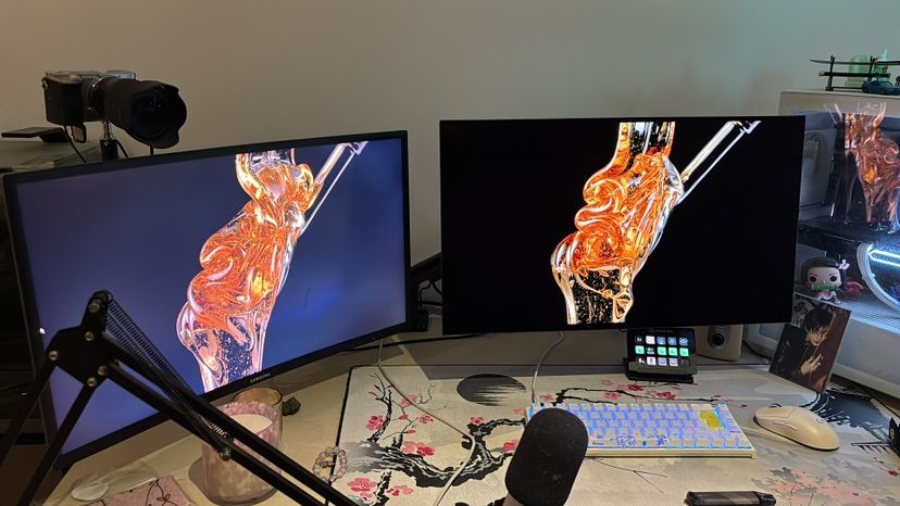 OLED >