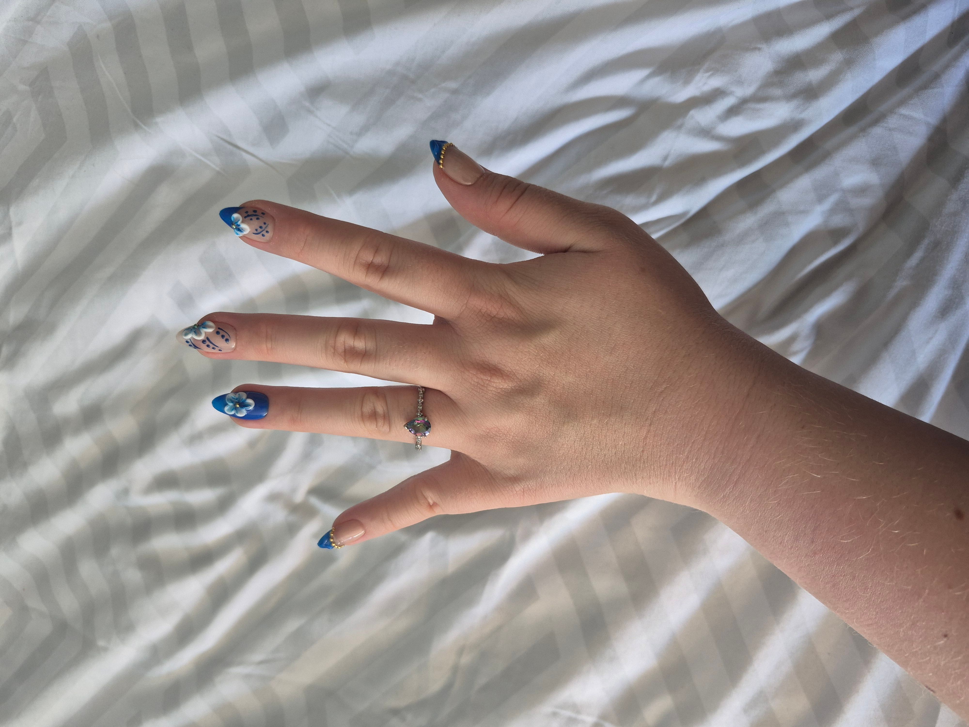 nails