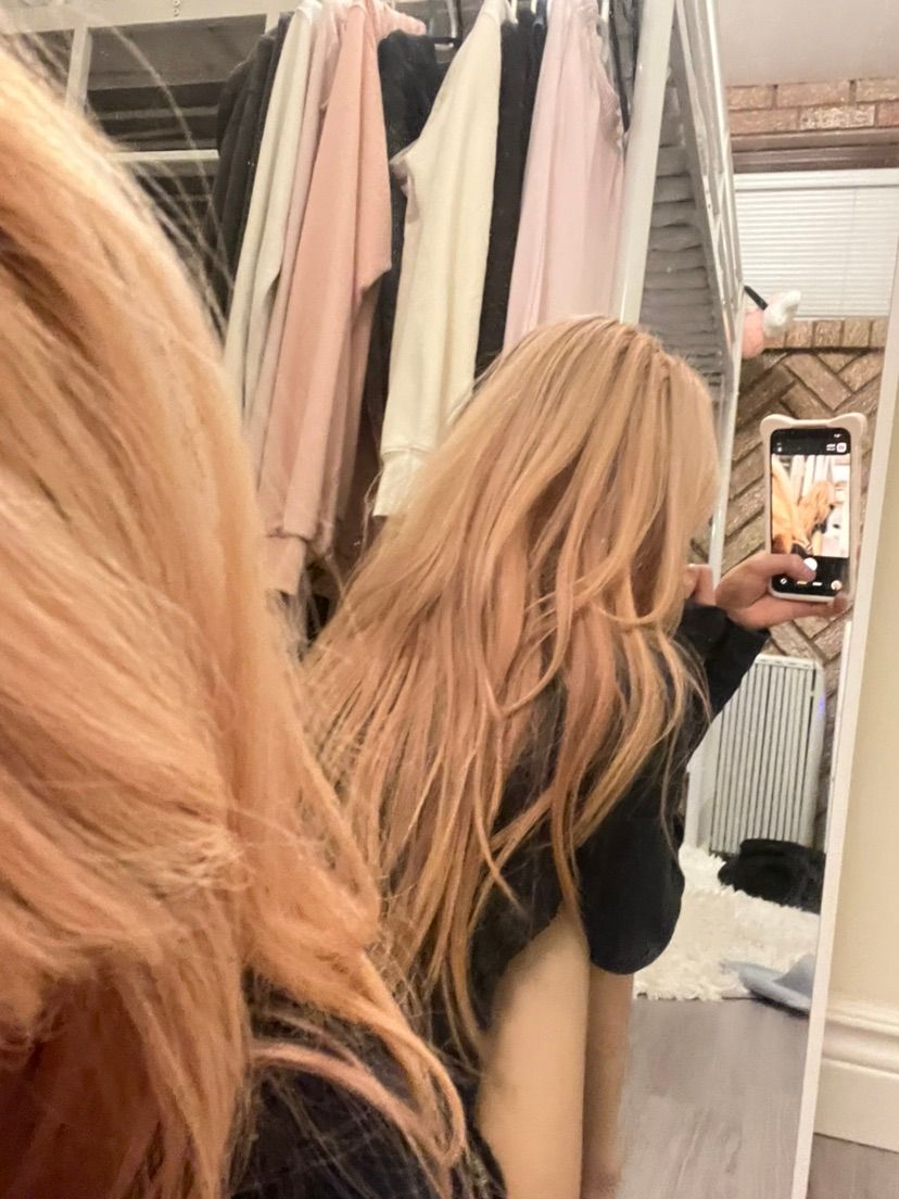 i wanna dye my hair again :c