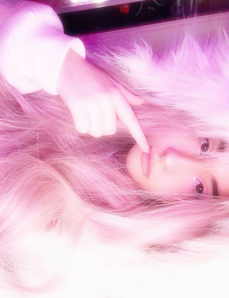 pink :3