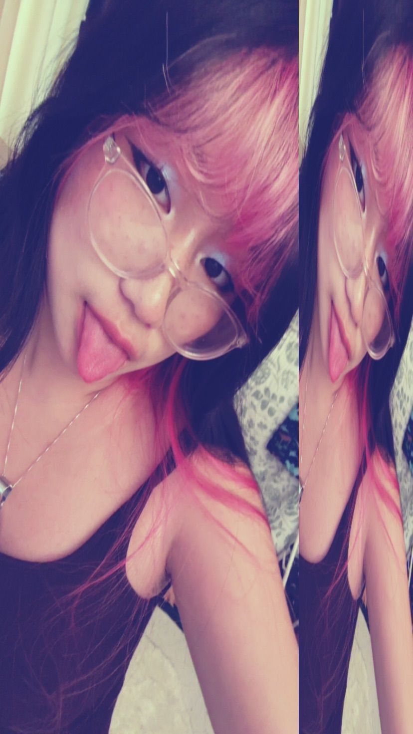 Heh available for selfies :3