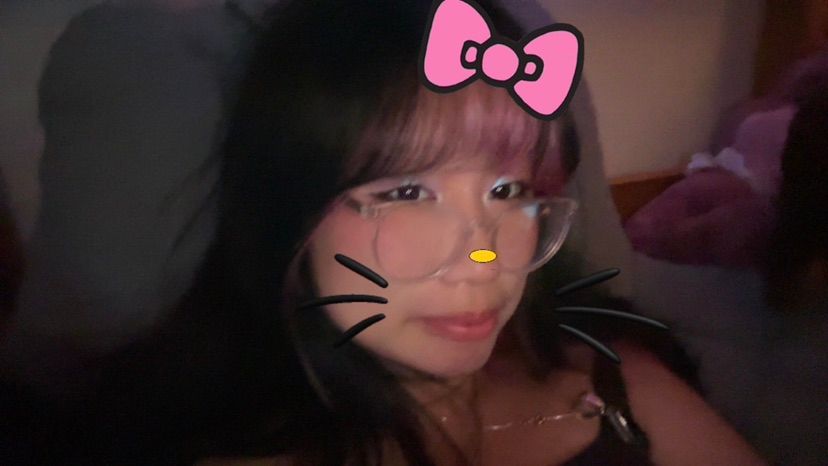 Heh available for selfies :3