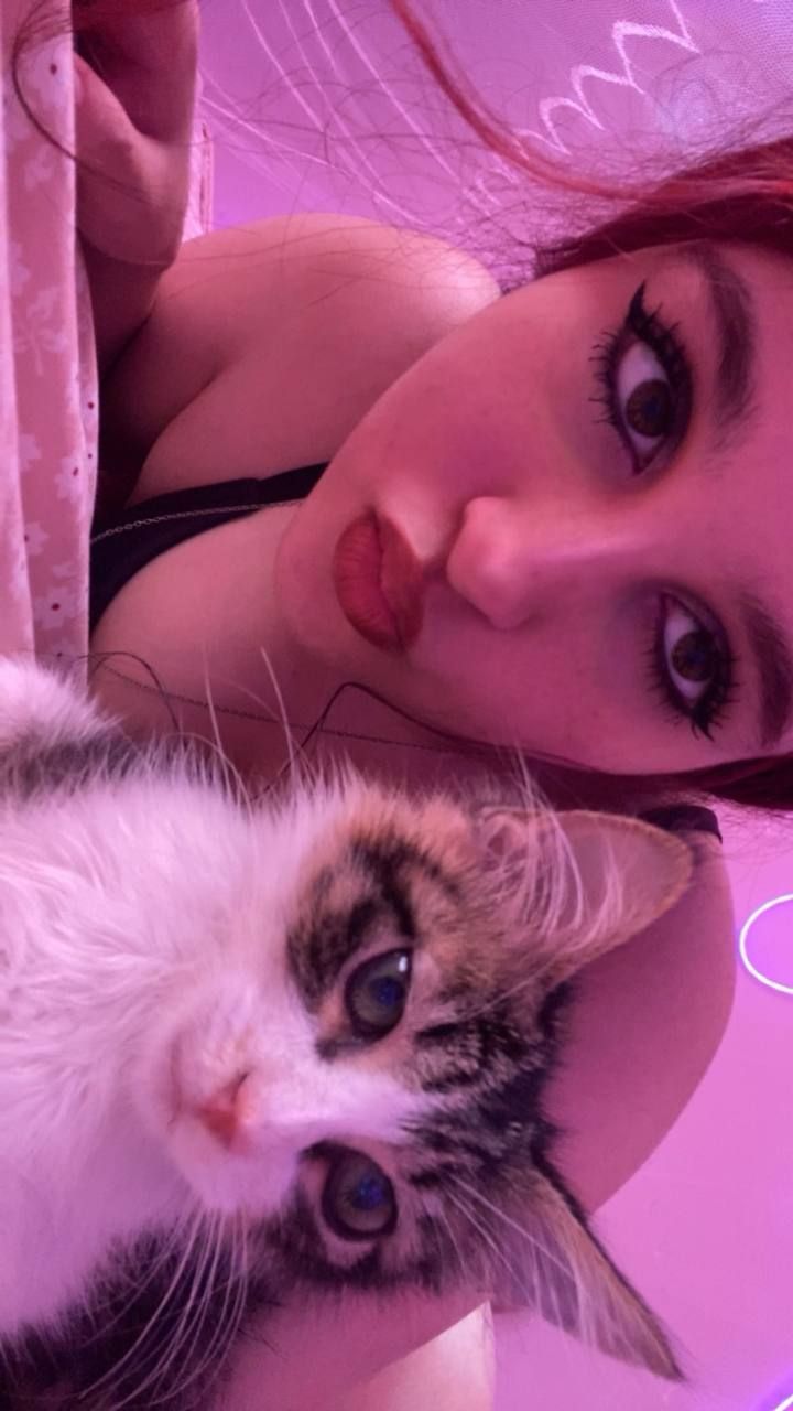 Luna wanna say hiiiii
