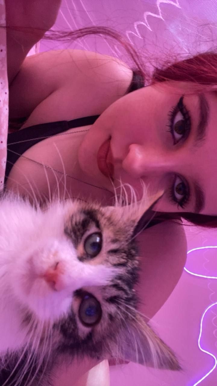 Luna wanna say hiiiii