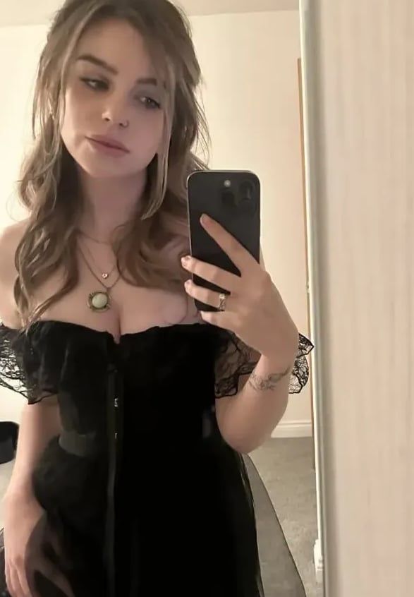hello i'm available❤️