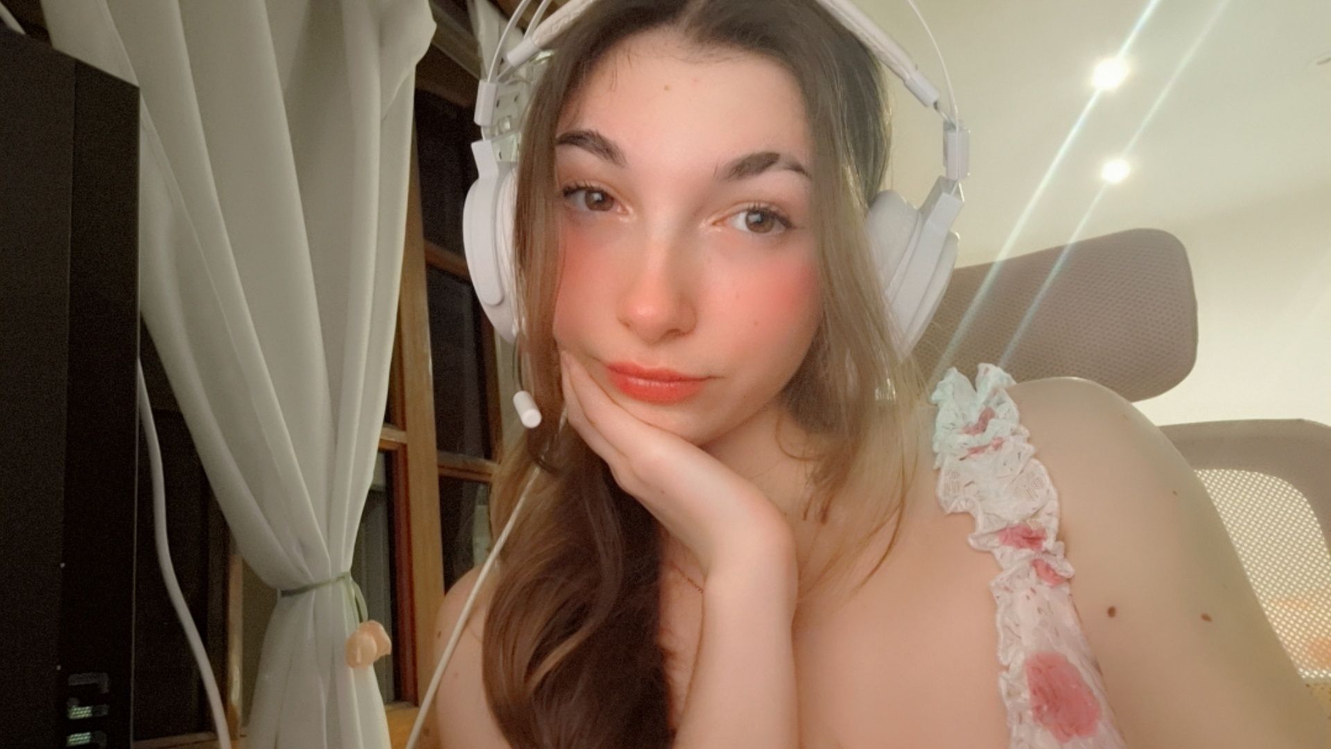 I'm Available! ~♡🌸
•Dm me~♡