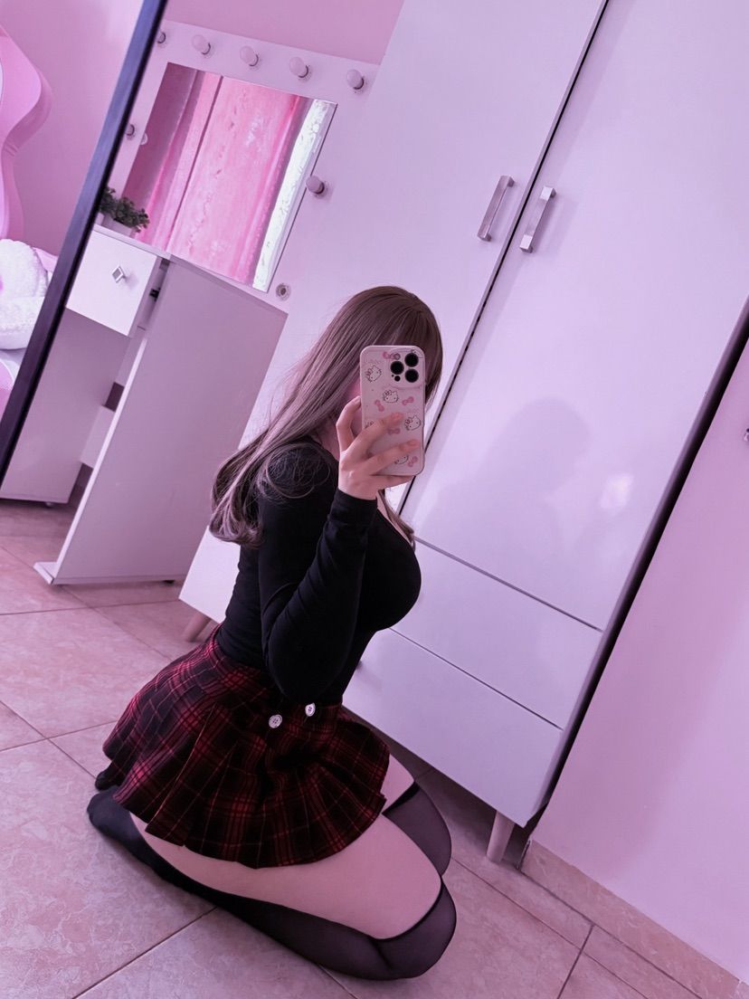 selfies , echats , games ! available for them all