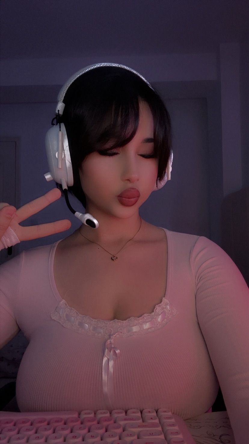 me waiting for u to txt me and play with me :(