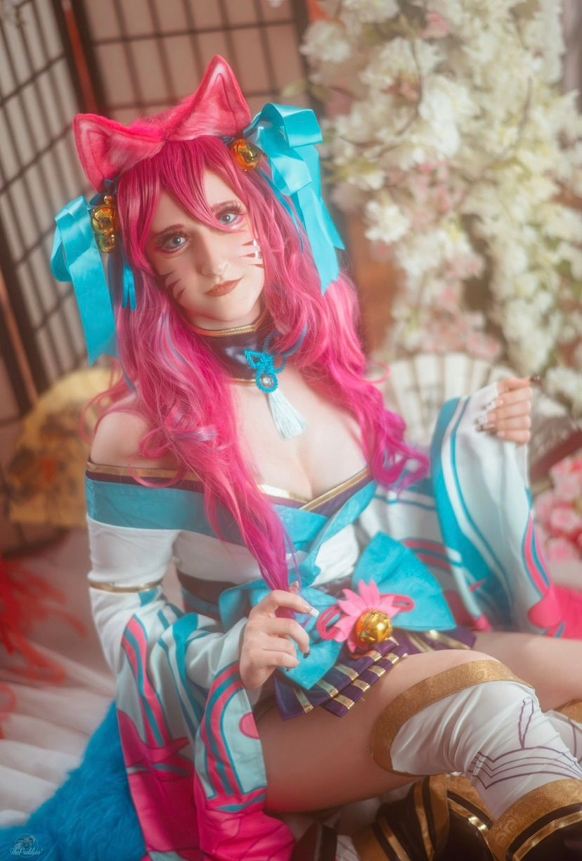 Anyone wants to talk with Ahri? :3