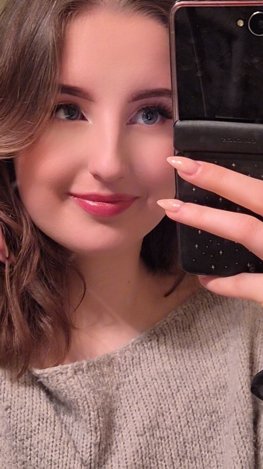 Available for games, vhats, vids and selfies <3
