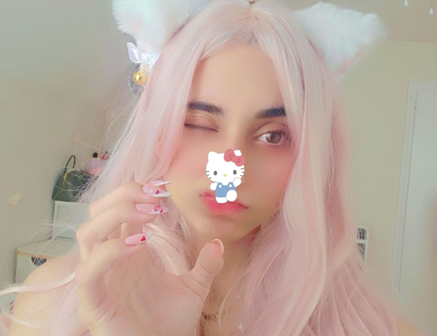 available for selfies <33