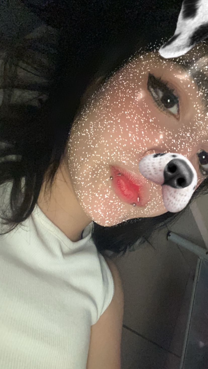 hello, dm for custome pics/vids