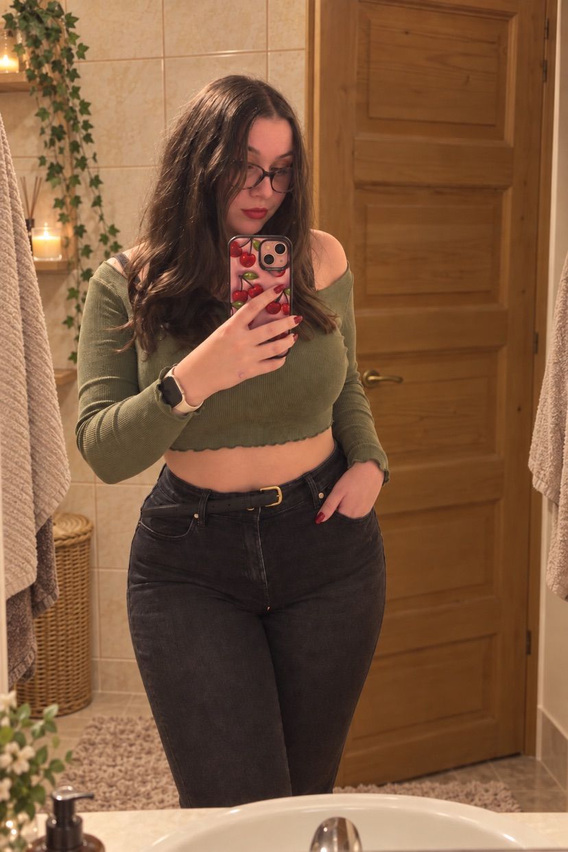 available <3
games echat selfies and more❤️