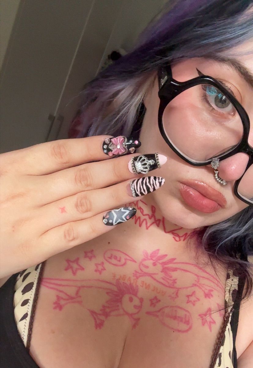 nails :3
