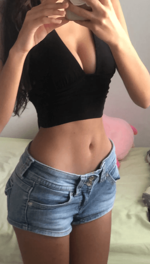 avaliable for pics and chat 𝜗ৎ