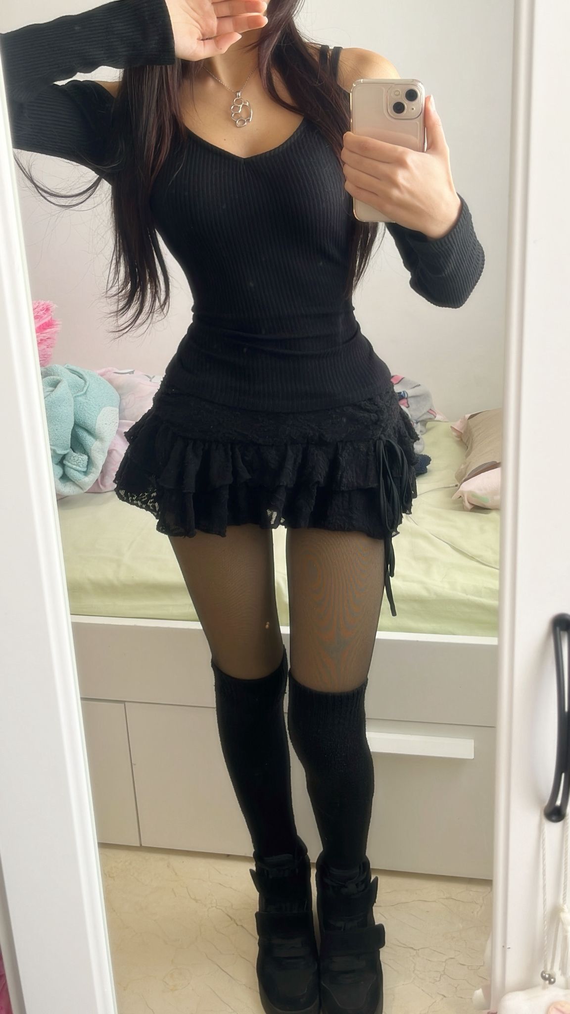 avaliable for pics and chat 𝜗ৎ