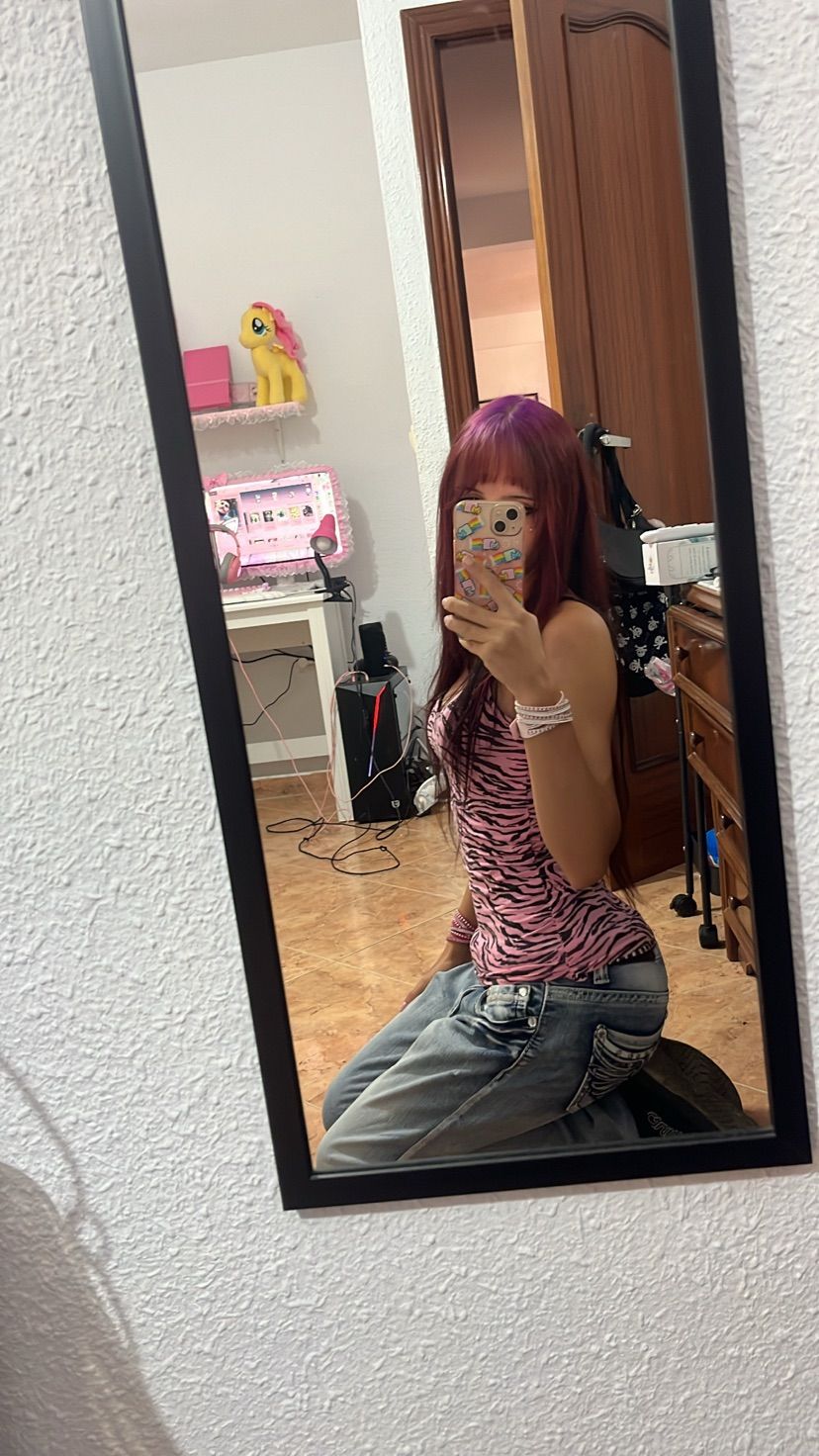 avaliable for pics and chat <33