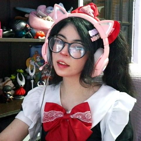 Cosplay maid