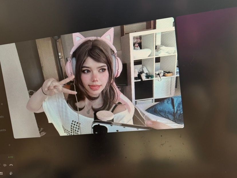 open for a late night video call :3